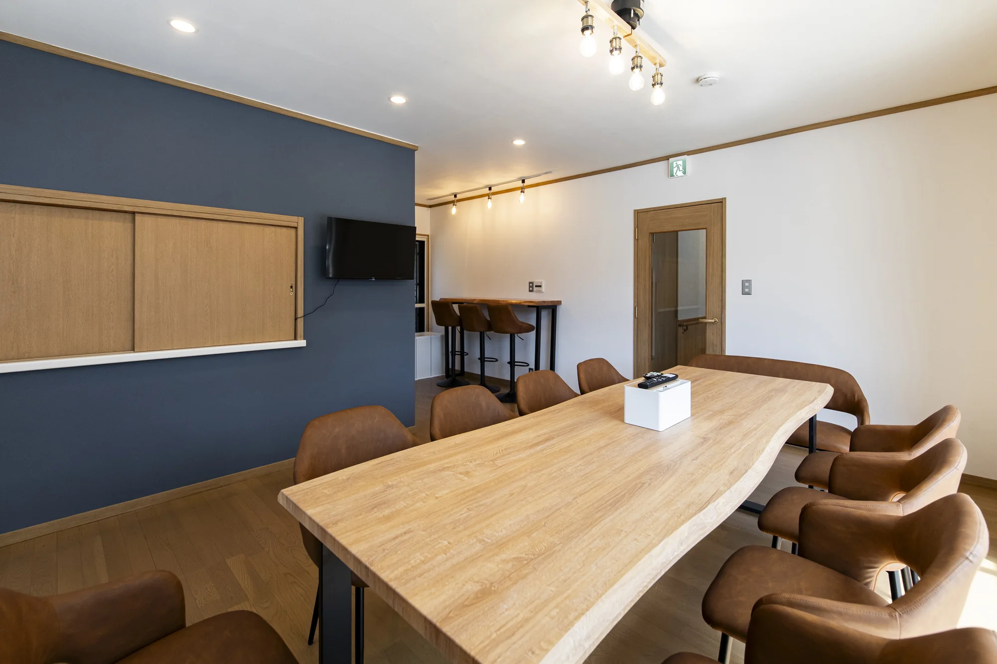 Guest House Masaru living and dining room